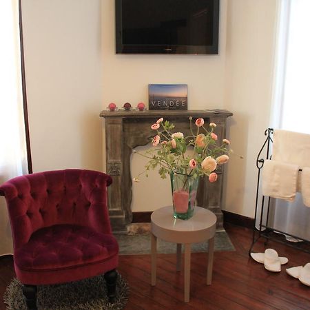 Les Bruyeres Bed & Breakfast เลส์ซาบล์-โดล็อนน์ ภายนอก รูปภาพ